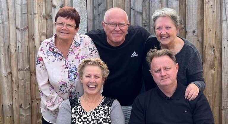 mulher-sequestrada-na-infancia-reencontra-familia-apos-53-anos no-reino-unido