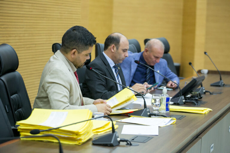 Deputados aprovam 39 projetos de lei durante sessões de terça-feira