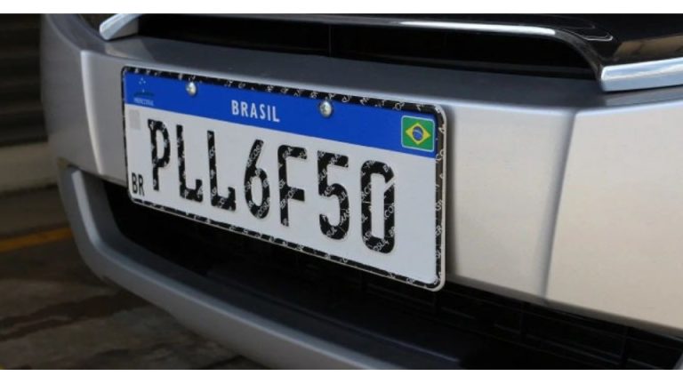 Nova lei da placa entra em vigor e pode gerar multa gravíssima de R$ 239,47